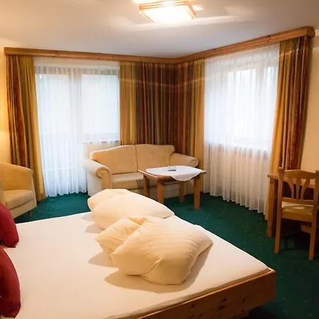 Naturhotel Schuetterbad 4*