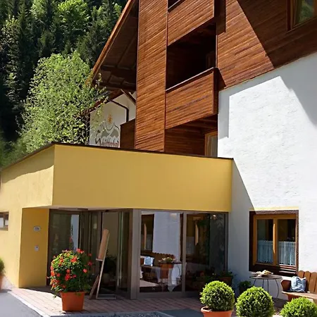 בית נופש Naturhotel Schuetterbad 4*